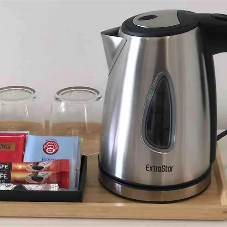 ゲストハウス Domustyche ローマ